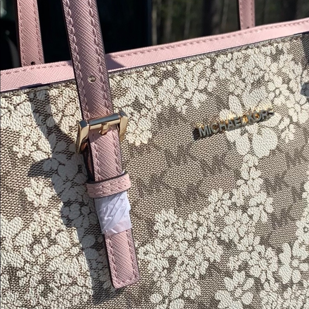 Michael Kors Hand Bag - Picture 4 of 9